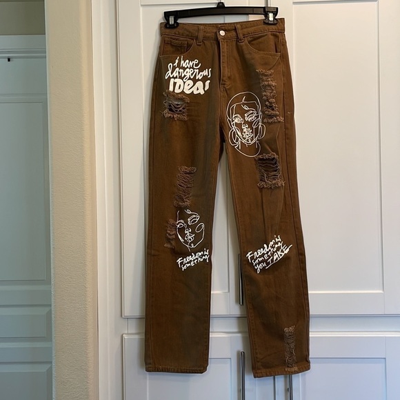 SHEIN FIGURE AND SLOGAN GRAPHIC RIPPED JEANS SIZE M - Picture 9 of 17